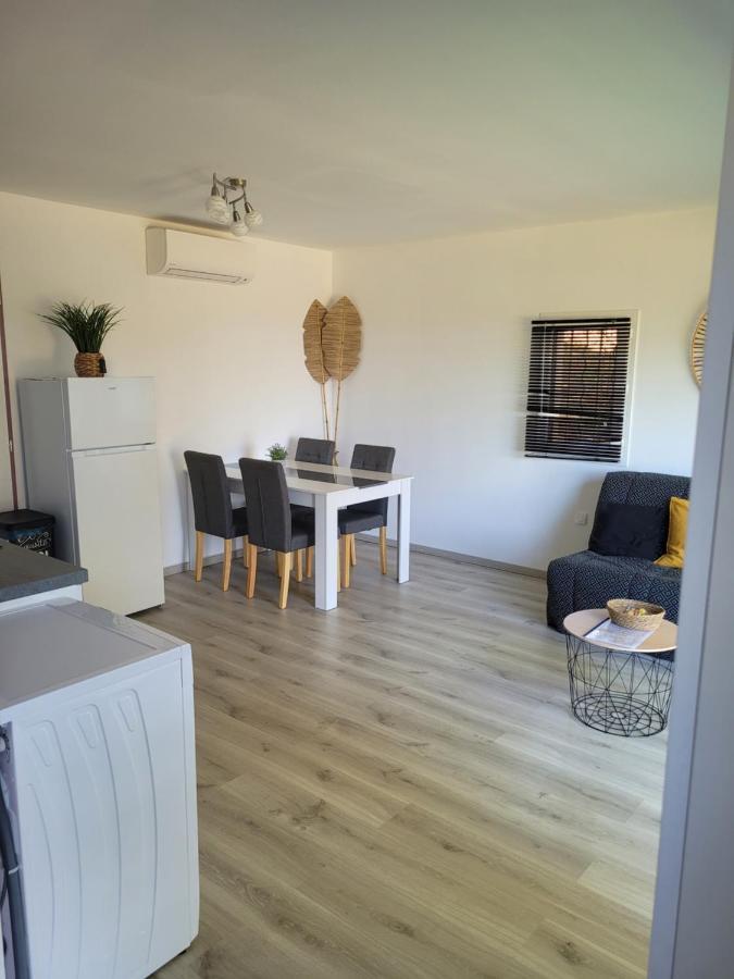 Appartement Tout Equipe En Rez-De-Jardin Entre Gard Et Ardeche Saint-Julien-de-Peyrolas Exterior foto